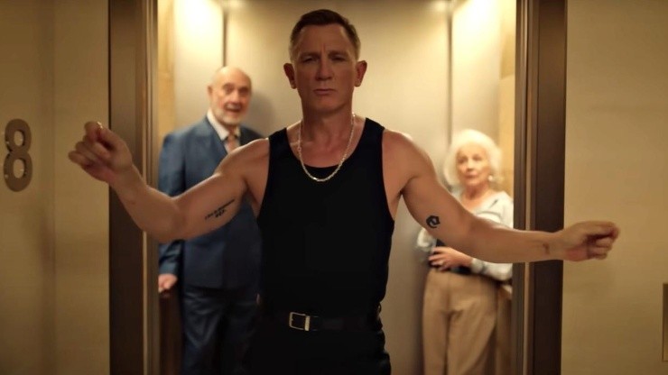 Daniel Craig en el clip viral dirigido por Taika Waititi.