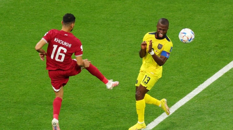 Enner Valencia es figura en el partido contra Qatar.