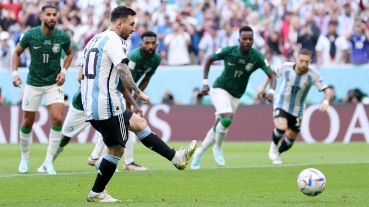 El primer gol de Argentina: VAR sanciona penal y Messi pone el 1-0