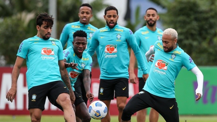 Neymar y Vinicius lideran el ataque de Brasil.