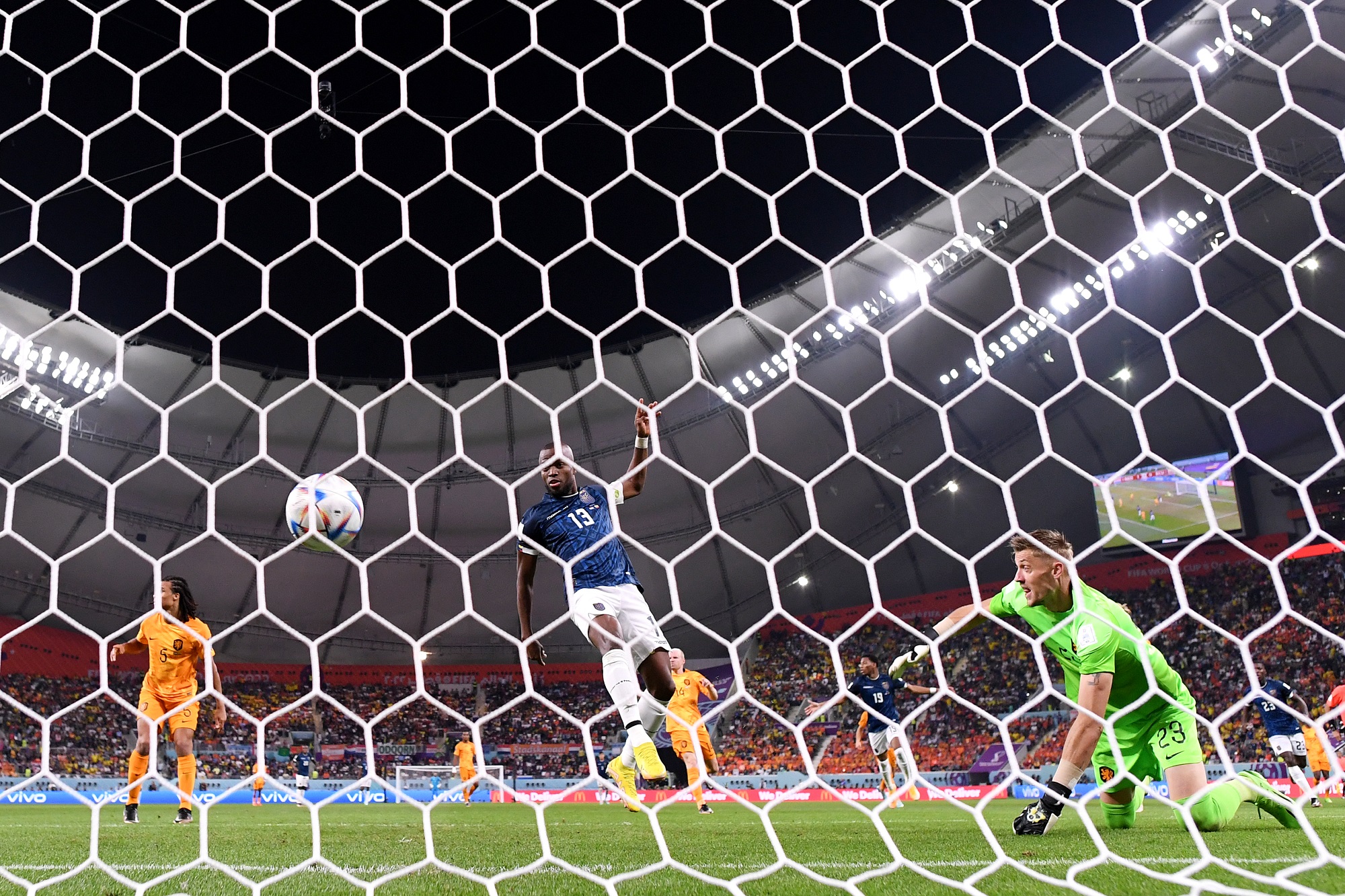 Enner Valencia anotó prácticamente debajo del arco el empate 1-1 entre Países Bajos y Ecuador.