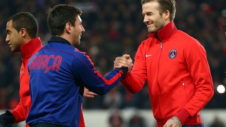Lionel Messi y David Beckham en un duelo de cuartos de final de la Champions League entre el Barcelona y el PSG.