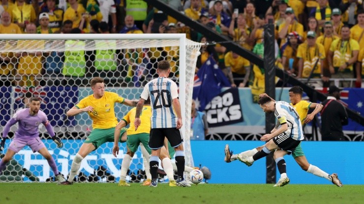 Lionel Messi abrió el camino para la sufrida victoria de Argentina ante Australia. La Albiceleste clasificada a cuartos de Qatar 2022.