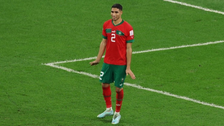 Hakimi celebró como un pingüino tras marcar el penal que metió a Marruecos en cuartos de Qatar 2022.