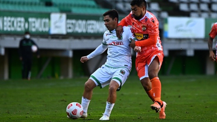 Nicolás Maturana en acción por Cobreloa ante Deportes Temuco.