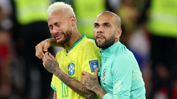 Dani Alves levantó a Neymar con una potente carta en redes sociales