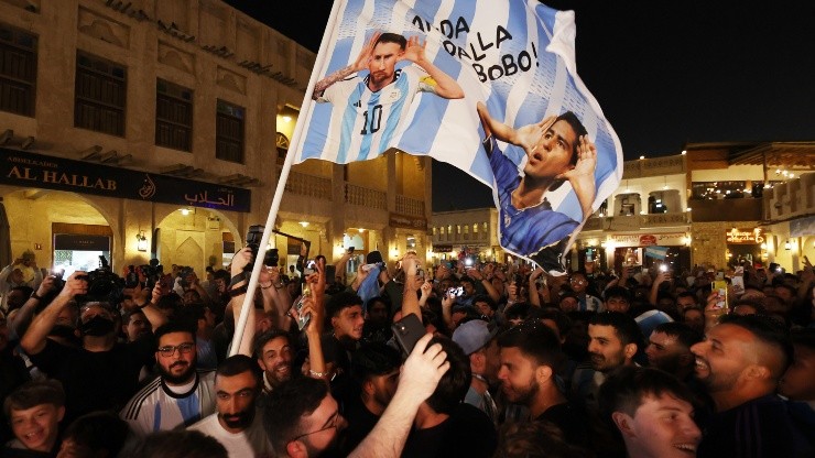 Los hinchas argentinos esperan por la gran final del Mundial de Qatar 2022.