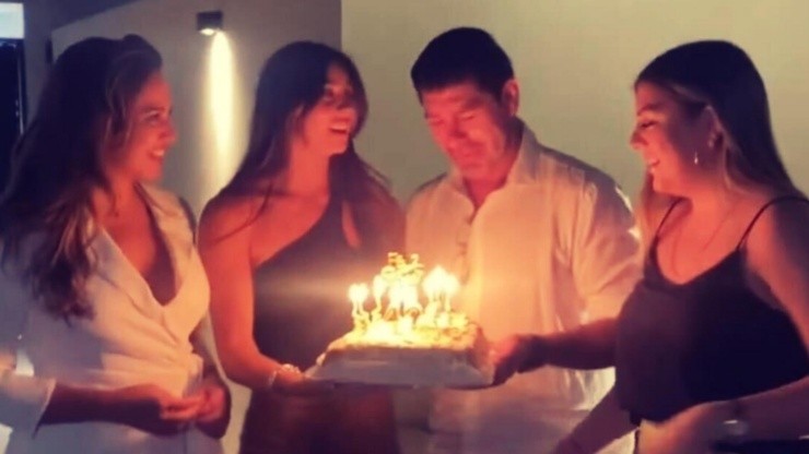 El Matador Salas festejó junto a sus hijas su cumpleaños 48.