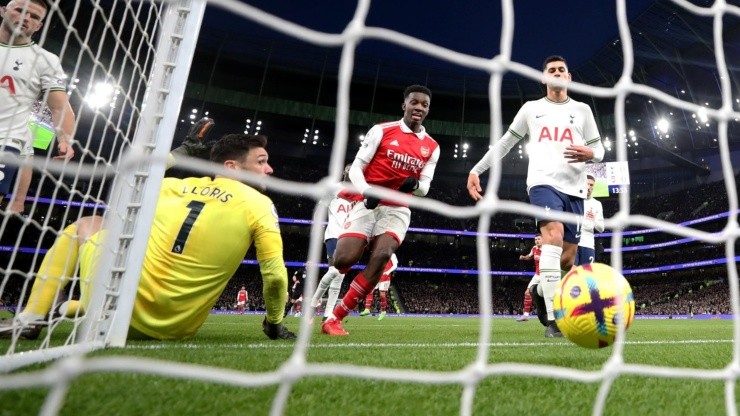 Lloris se mandó flor de condoro en el primer gol de Arsenal