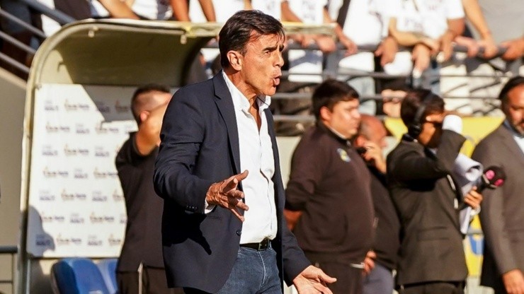 Quinteros terminó muy molesto con el árbitro Fernando Véjar