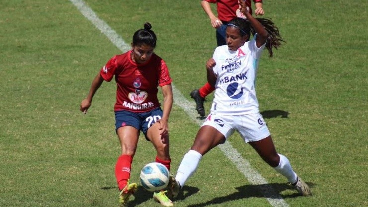El glorioso debut con gol de Javiera Roa en Guatemala