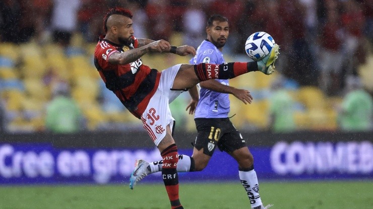 Arturo Vidal recibió críticas de un exjugador del Flamengo y el Real Madrid.