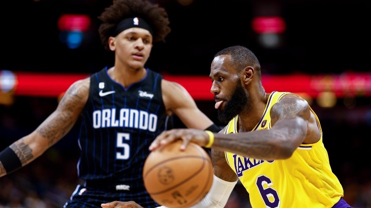 Sin LeBron James, los Lakers siguen sufriendo en la fase regular.