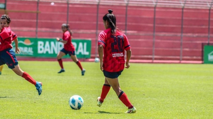 Javiera Roa se luce con su segundo gol oficial en Guatemala