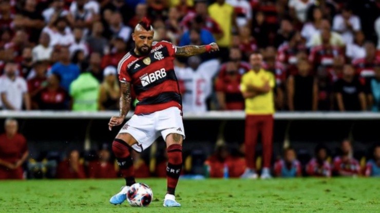 Vidal ya está en Brasil para disputar la final ida del Carioca.