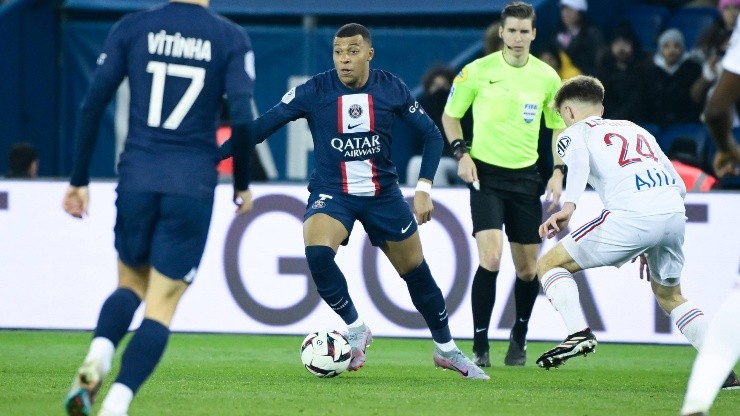 PSG cayó en casa ante Lyon y no logró escaparse como líder de la tabla de posiciones de la Ligue 1.