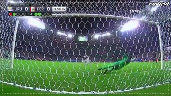 1-2: Raúl Ruidíaztoma carrera y remata fuerte y colocado a la derecha de Muslera