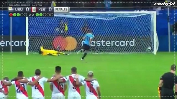 2-2: Stuani toma carrera corta y engaña a Gallese, que vuela a su derecha.