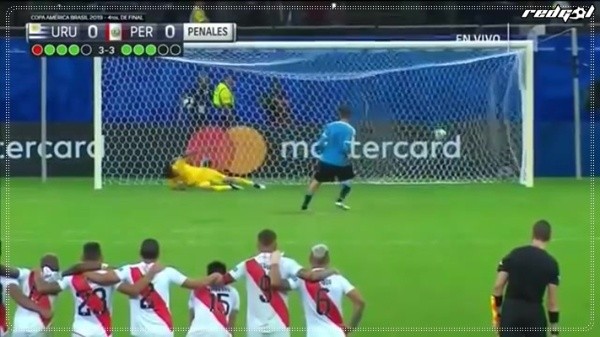 3-3: El mismo penal de Cavani lo ejecuta Rodrigo Bentancur. Gallese vuela al otro palo.