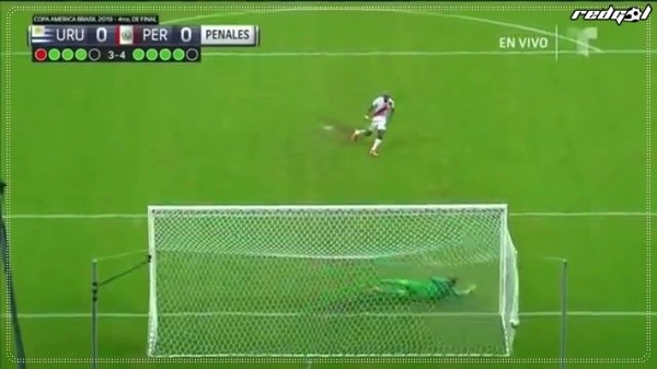 3-4: Luis Advínculacruza de derecha con un remate potentísimo