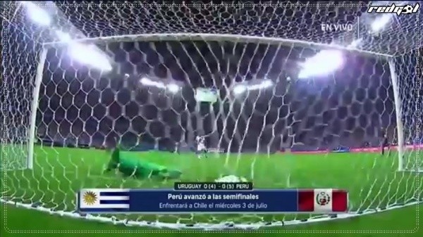 4-5: Edison Flores remata de zurda al medio. Muslera se jugó hacia su izquierda.