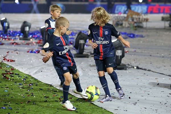 Vincent y Maximilian con la camiseta del PSG (Foto: Getty Images)