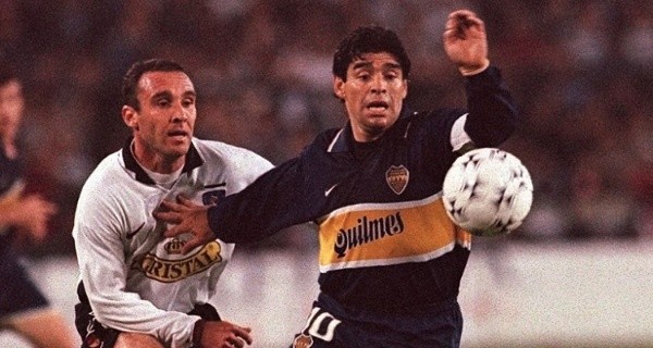 En septiembre de 1997, Colo Colo recibió al Boca Juniors de Diego Maradona por la Supercopa Sudamericana. Fue triunfo 2-1 para los albos con el atractivo del 10 en Macul.