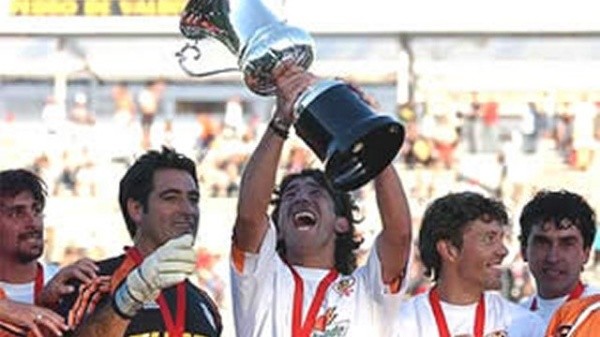 2003 fue un año para el olvido para Colo Colo: perdió los dos títulos ante Cobreloa, uno de ellos en el Monumental. Hasta ahora, los Zorros del Desierto son los únicos en dar una vuelta olímpica en Pedrero enfrentando al Cacique.