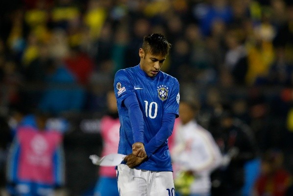 Un taimado Neymar volvería al Monumental, que ahora era escenario de la Copa América 2015. Brasil perdió con Colombia 1-0 y el astro se fue expulsado.