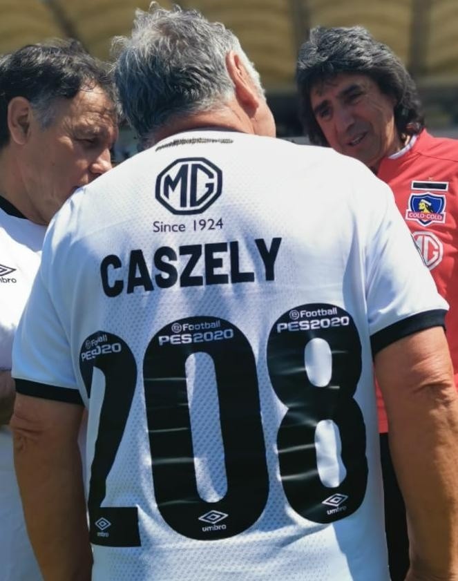 Caszely utilizó una camiseta con su récord en el preliminar del sábado