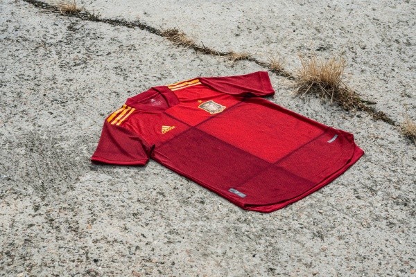 España viste con adidas desde 1991