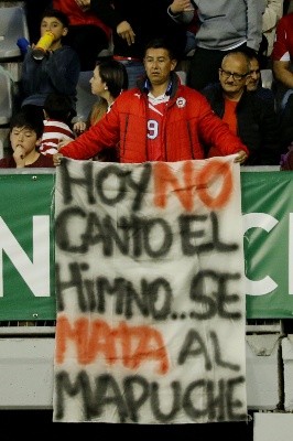 Muchos chilenos decidieron no cantar el himno.