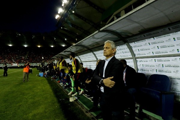 Reinaldo Rueda y la banca de Chile se sumaban al homenaje a Catrillanca.
