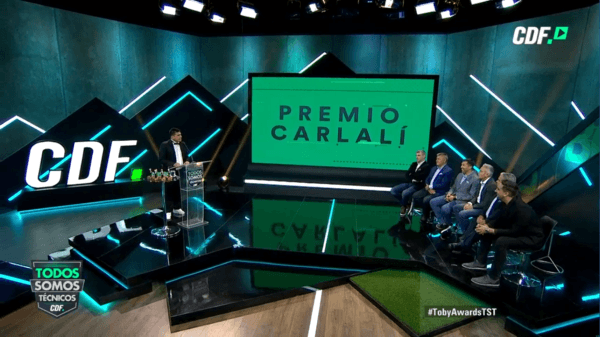 Premio Carlalí al que duró menos que un Candy: “el ganador es Hugo Vilches y su 0% como DT de Curicó”.