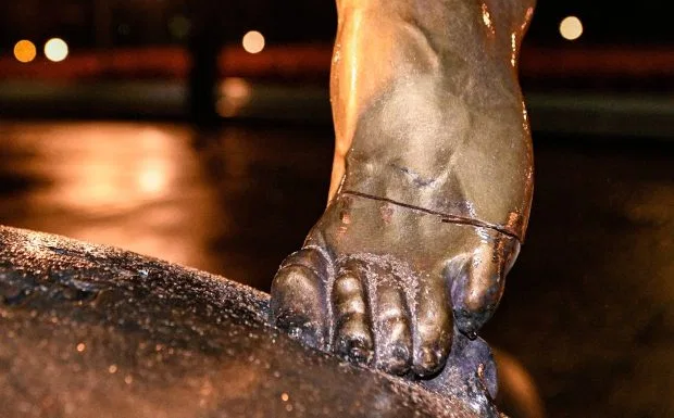 Por poco lograron retirarla. Foto: Twitter