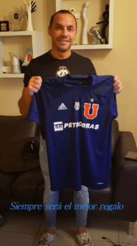 MarceloDíazrecibió la nueva camiseta de la U.