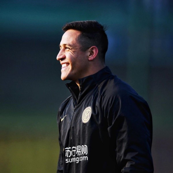 Inter de Milán destacó la sonrisa de Alexis en su regreso