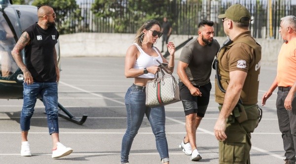 Vidal llegó en helicóptero, acompañado de su novia