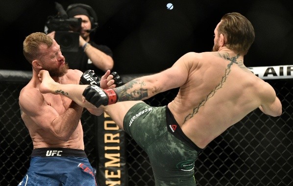 El high kick que define todo en favor de McGregor. (Foto: Getty Images)