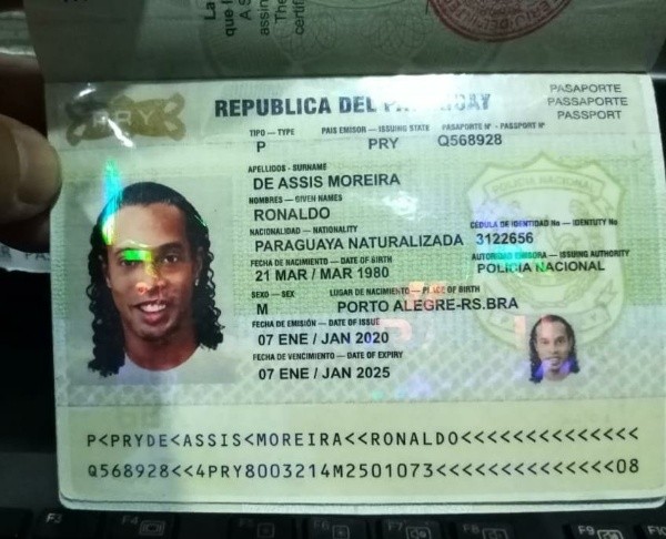 El pasaporte falso que portaba Ronaldinho