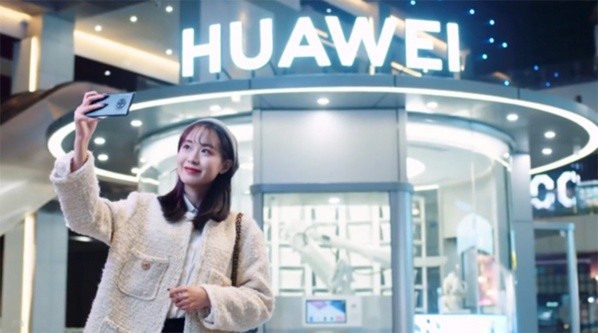 Hasta ahora laa tienda de Huawei atendida por robots ha tenido una buena recepción en Wuhan.