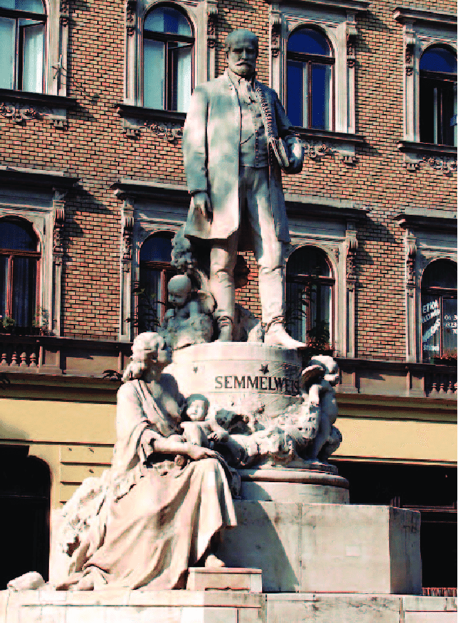 La estatua en honor al médico Ignaz Semmelwis