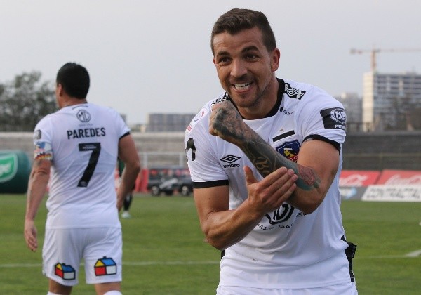 Gabriel Costa celebrando uno de sus goles en Colo Colo. (Foto: Agencia Uno)