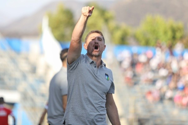 Patricio Graff en la banca Celeste