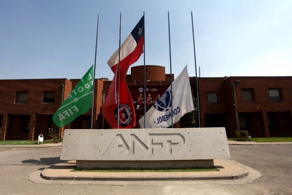 La ANFP está buscando fórmulas para ayudar a combatir la crisis (Agencia Uno).