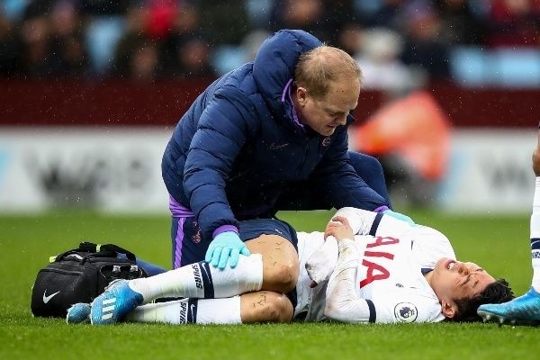 Son sufrió una fractura en su brazo ante el Aston Villa (Getty Images)
