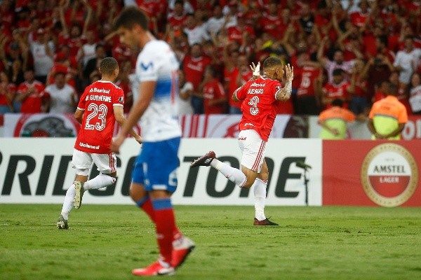 Paolo Guerrero le marcó a la UC por Copa Libertadores. (Foto: Getty Images)
