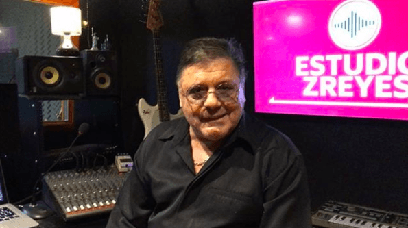 Zalo Reyes en el estudio de grabación con el que trata de mantenerse activo en la música