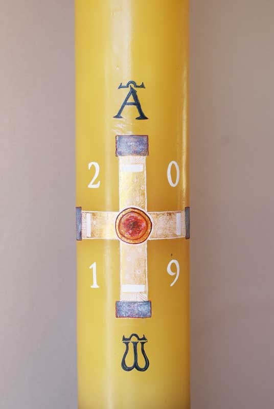 El Cirio Pascual es la vela que se consagra y enciende en la Vigilia Pascual, en la liturgia romana de la noche del Sábado Santo; y es considerado signo de Cristo resucitado. (Foto: Benedictinas – Rengo).