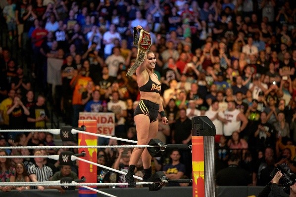 Ronda en su época de gloria como campeona de RAW en WWE. (Foto: Getty Images)